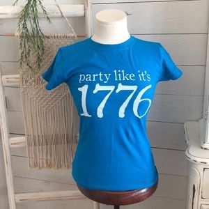 🌿4th of July Party t-shirt.